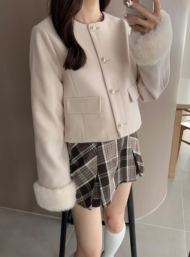 ビジューボタンファーショート丈コート