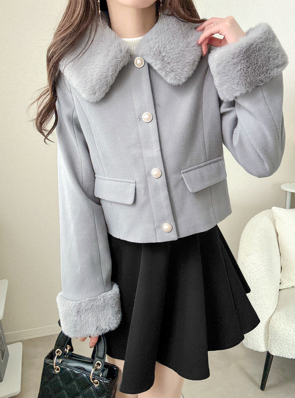 ビジューボタンファーショート丈コート