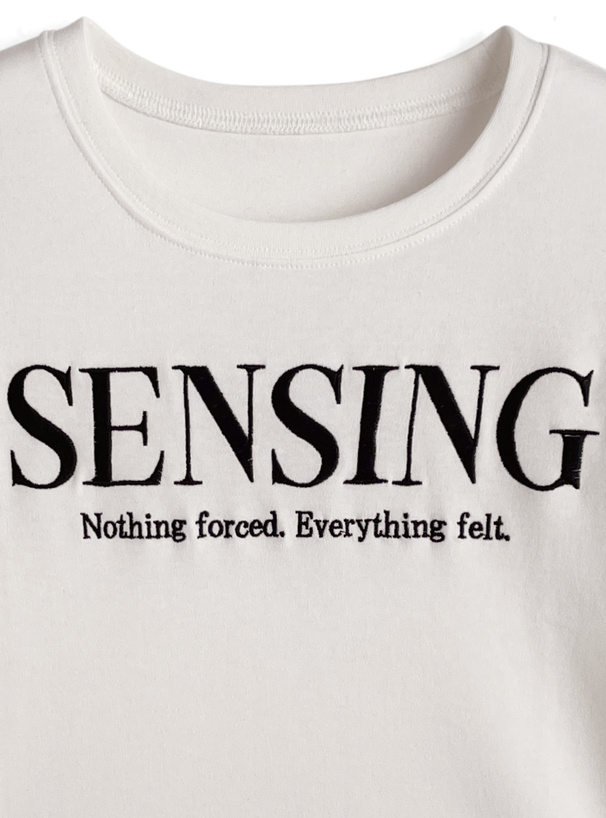 ロゴ刺繍Tシャツ
