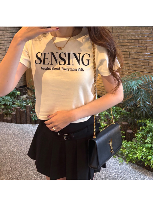 ロゴ刺繍Tシャツ