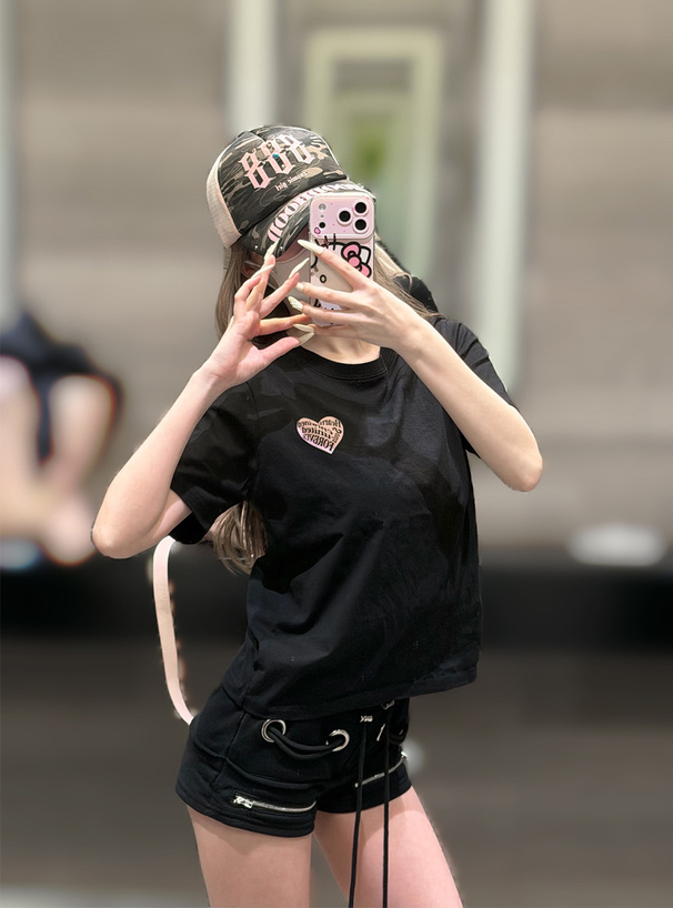 発泡ハートロゴプリントTシャツ
