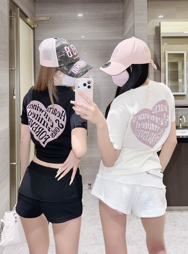 発泡ハートロゴプリントTシャツ