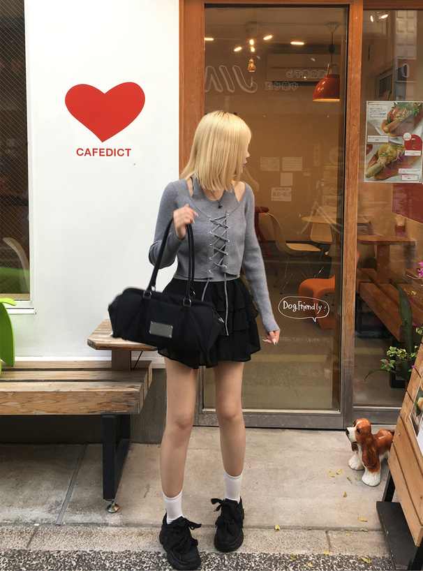 ホルターネックレイヤード風レースアップニットトップス