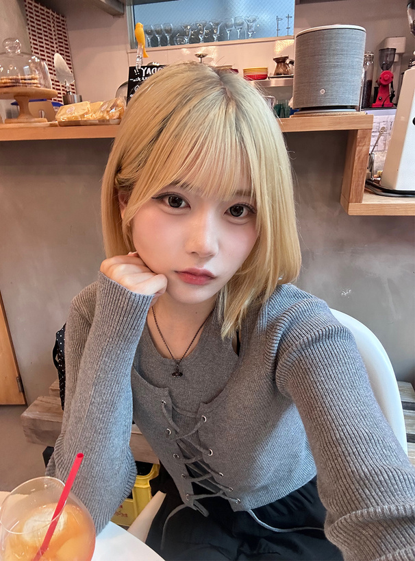 ホルターネックレイヤード風レースアップニットトップス