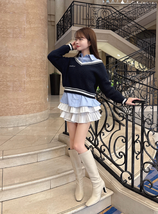 Vネックラインニットトップス×ベーシックシャツアンサンブル