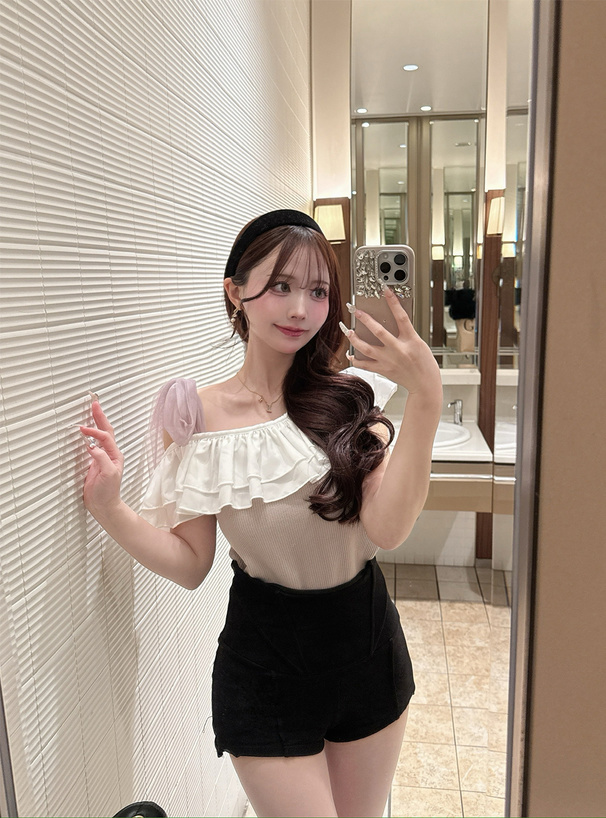 フリルドッキングワンショルダーリボンノースリーブニットトップス