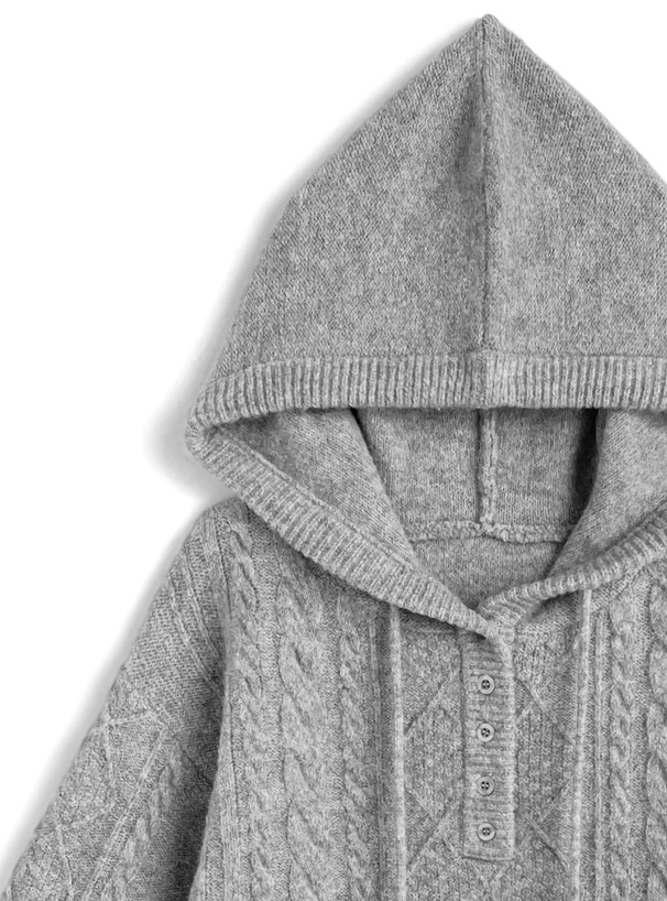 ポンポン付きケーブル編ニットトップス