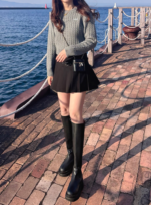 ケーブル編みショート丈ニットトップス