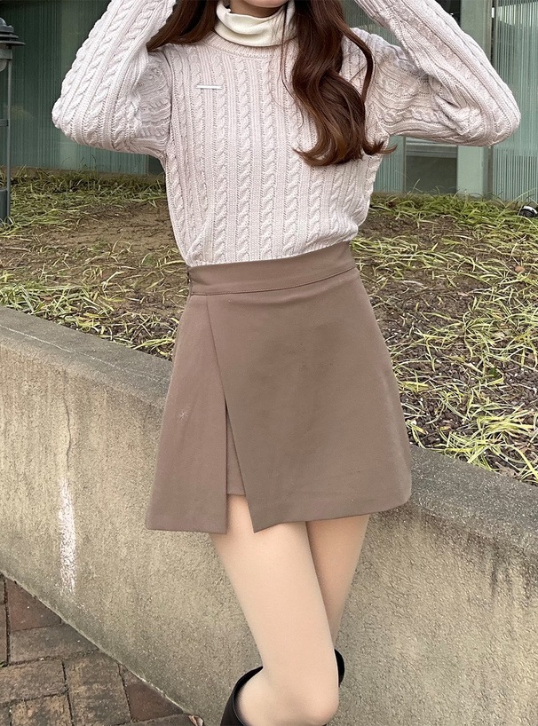 ケーブル編みショート丈ニットトップス