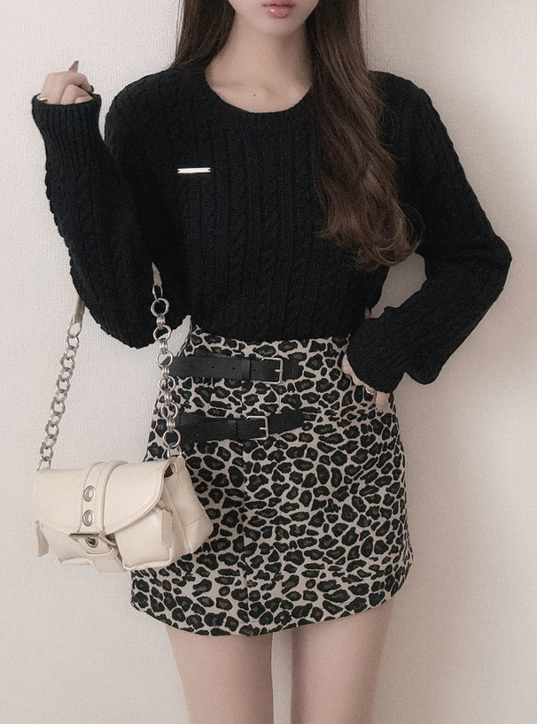 ケーブル編みショート丈ニットトップス