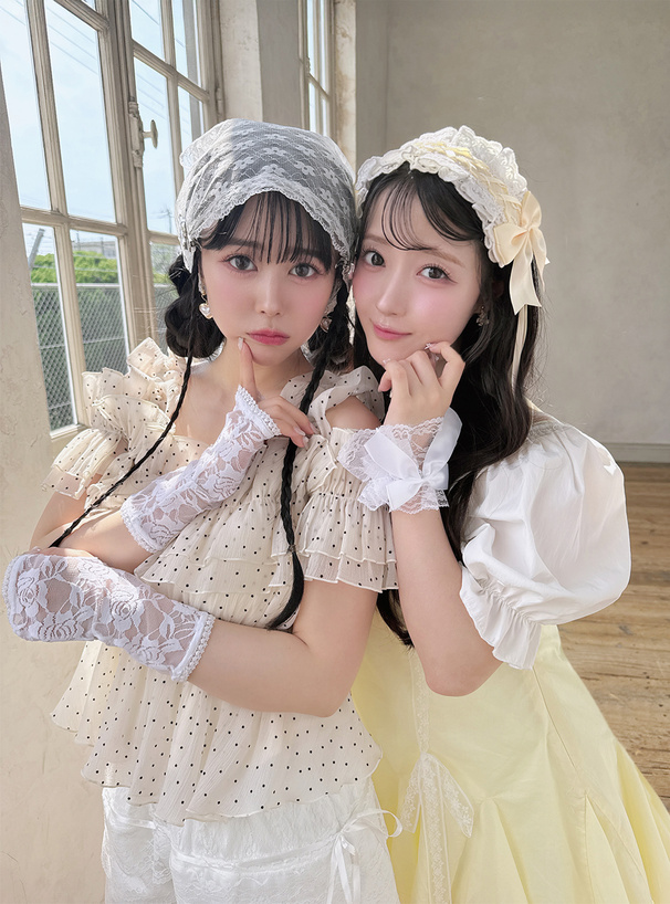 ドット柄ミルフィーユフリルオフショルダートップス
