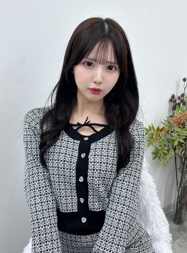 カーディガン×キャミソール×インパン裏地付きミニスカートラメツイード