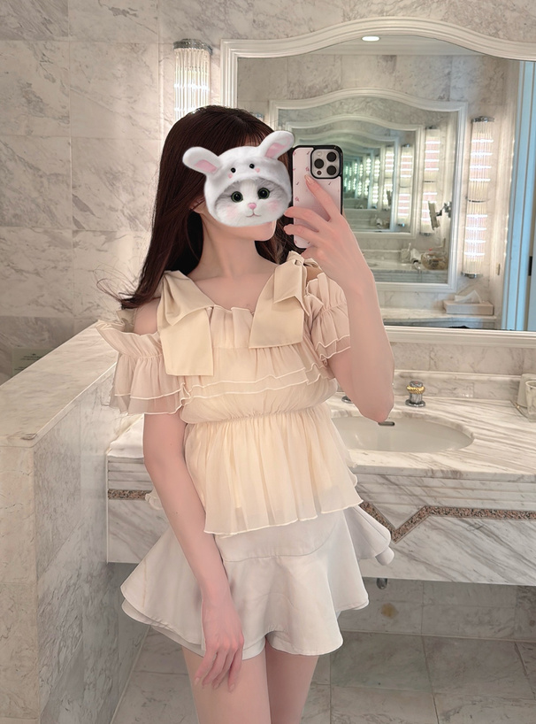 リボンオフショルダーフリルトップス