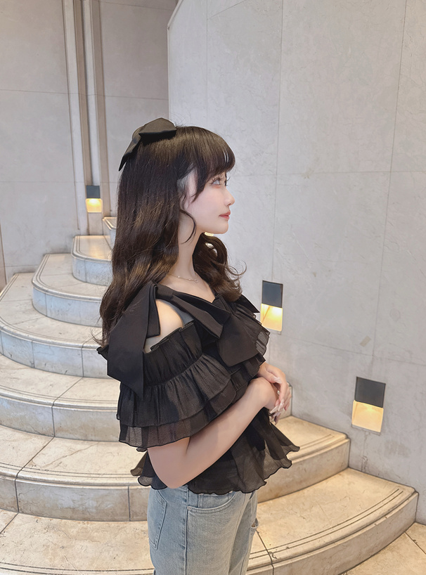 リボンオフショルダーフリルトップス