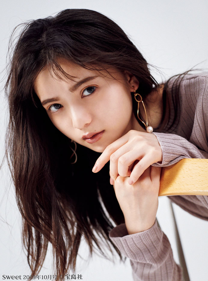 sweet掲載 齋藤飛鳥(乃木坂46)リボン付スリットニットワンピースXチュールスカートセットアップ