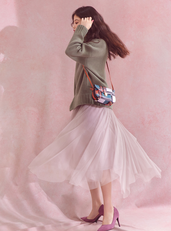 今田美桜 タートルネックニット×チュールスカートセットアップ