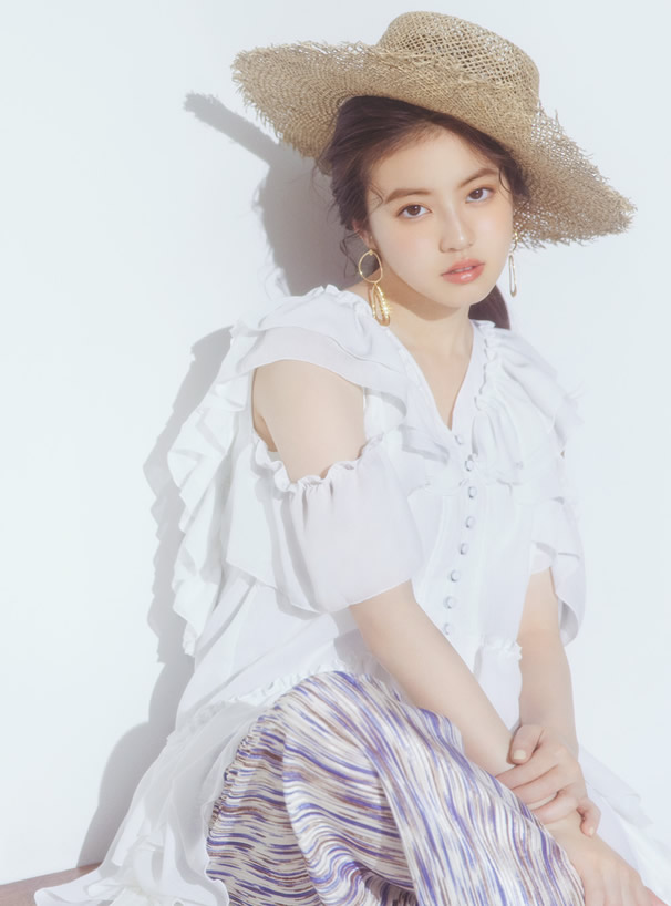 今田美桜 プリーツオープンショルダーフリルブラウス