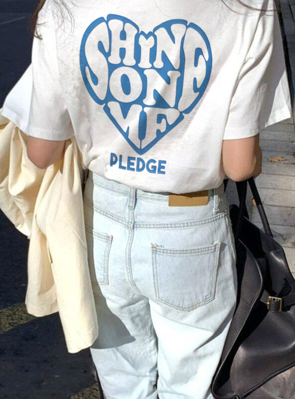 バックプリントロゴ刺繍ショート丈Tシャツ