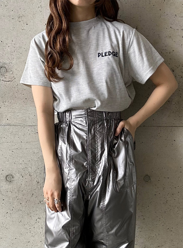 バックプリントロゴ刺繍ショート丈Tシャツ