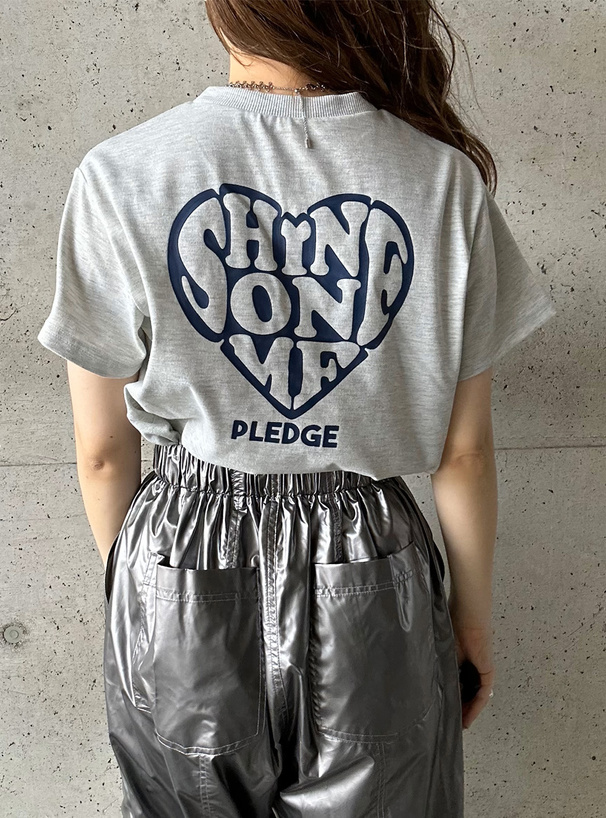 バックプリントロゴ刺繍ショート丈Tシャツ