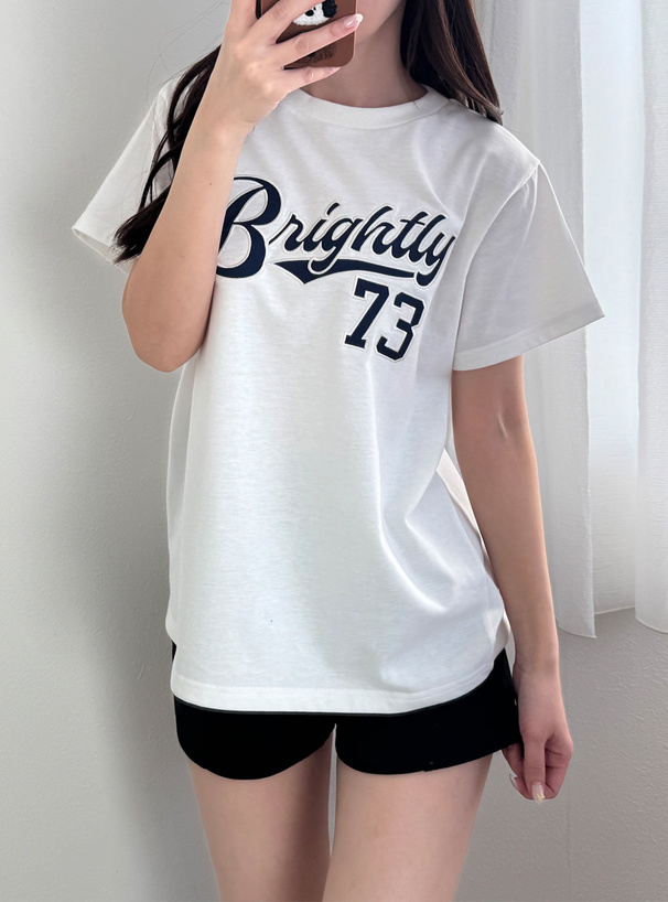 ベースボール風ロゴTシャツ