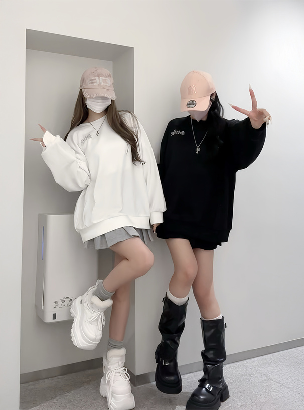 ラインストーンロゴスウェットトップス