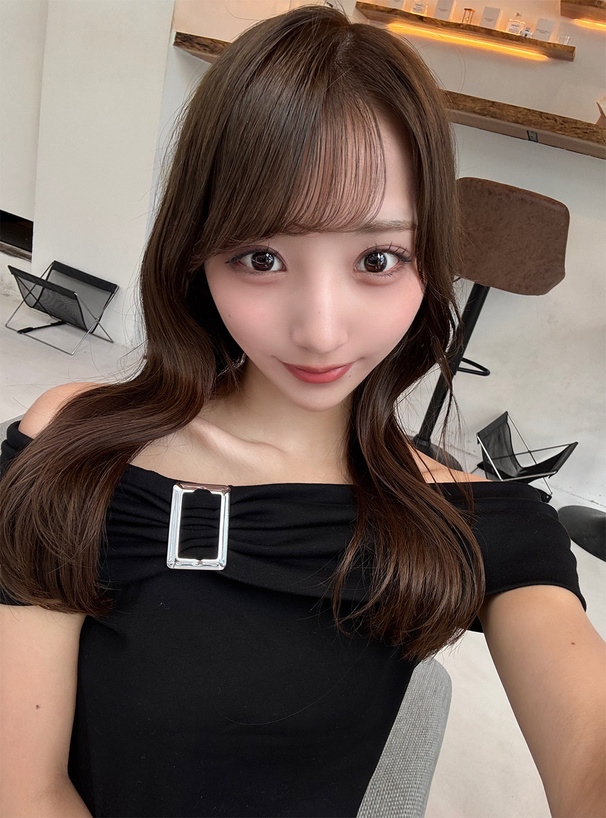 バックルオフショルダートップス