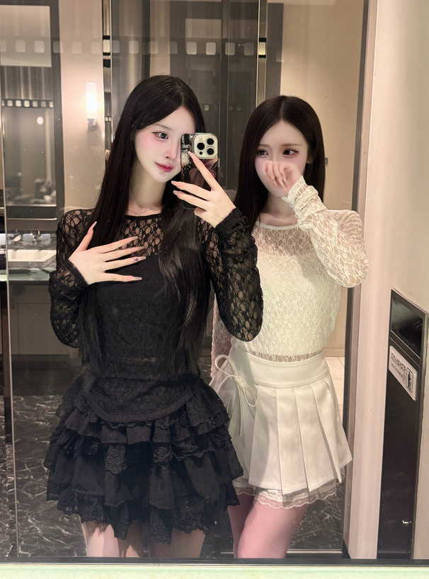 バックストラップレーストップス