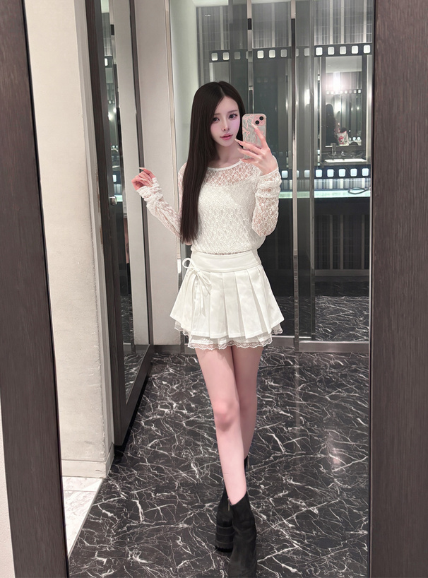 バックストラップレーストップス