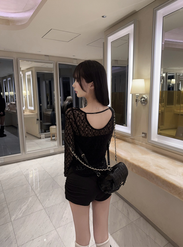 バックストラップレーストップス