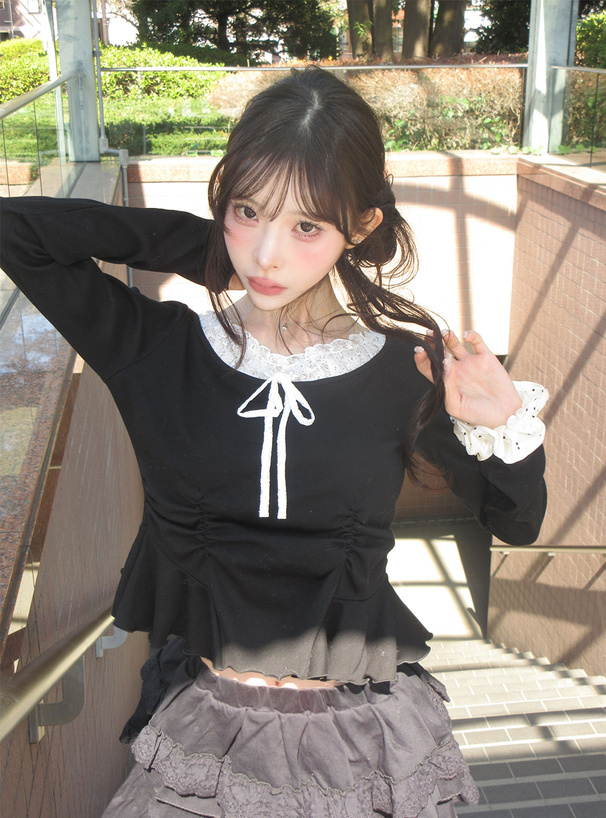 レースレイヤード風ペプラムメロウトップス