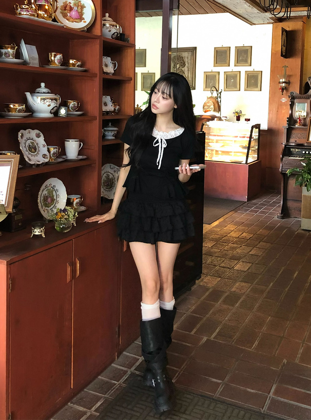 レースレイヤード風メロウフリル切替トップス