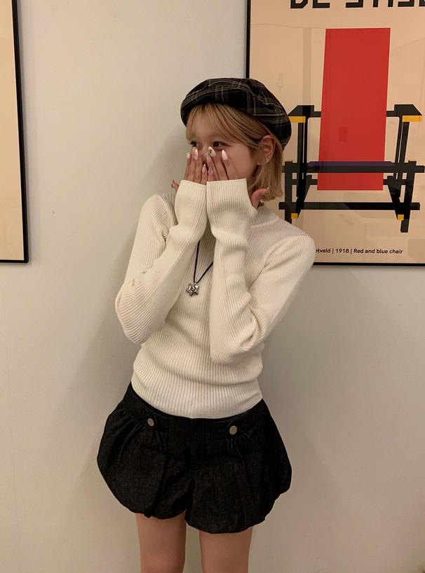 サムホール付きショート丈ニットトップス