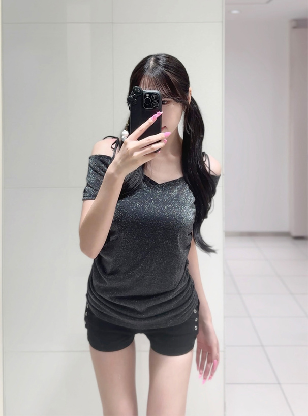 リボンショルダーラメカシュクールトップス