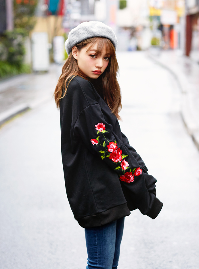 ロングスリーブ刺繍スウェットトップス
