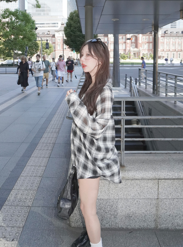 チェック柄シアーシャツ