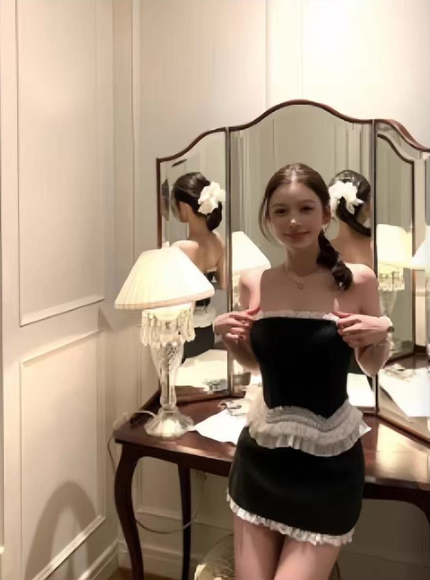 カップ付きレースフリルベアトップ