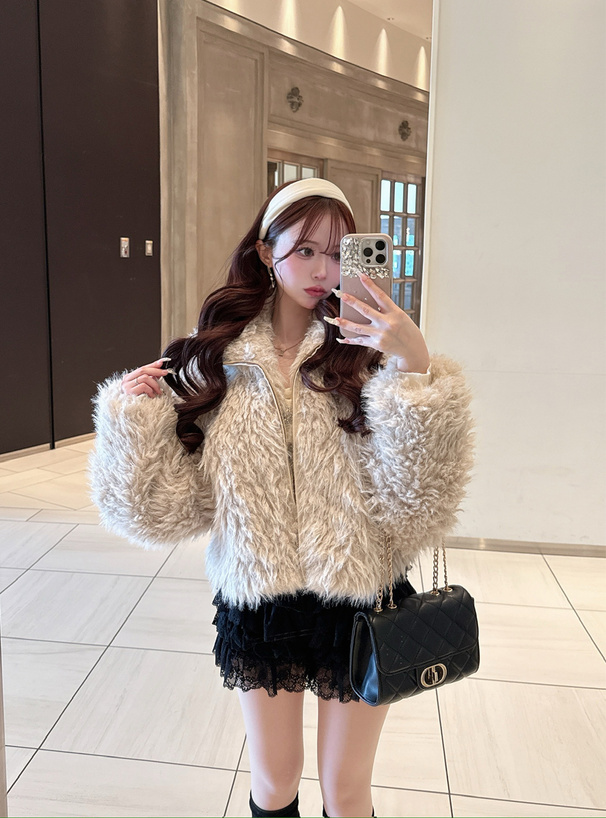 ILLIT アイリット BEB スタンドネックシープファーブルゾン