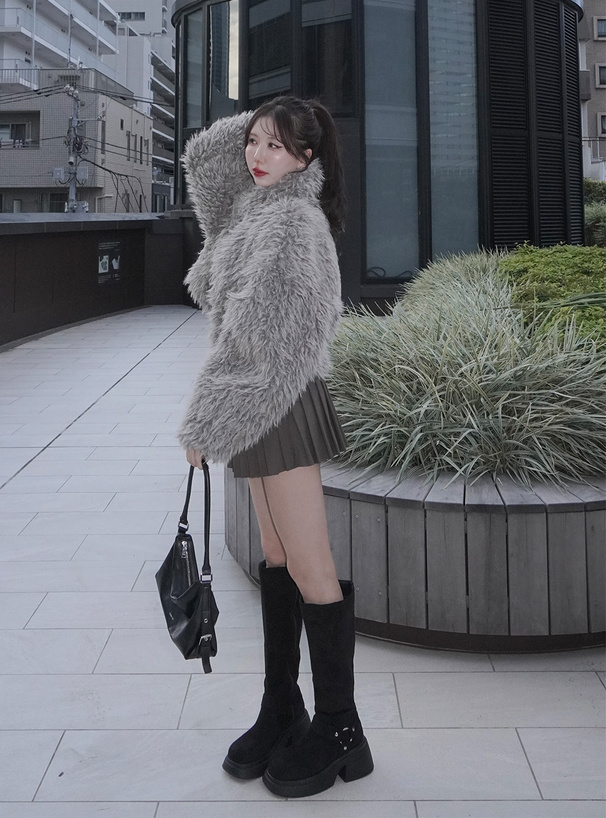 ILLIT アイリット BEB スタンドネックシープファーブルゾン