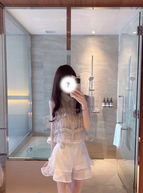 ストライプ柄フリルノースリーブシアーブラウス