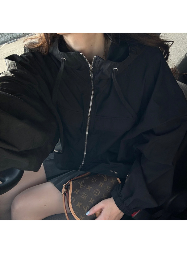 ショート丈マウンテンパーカー