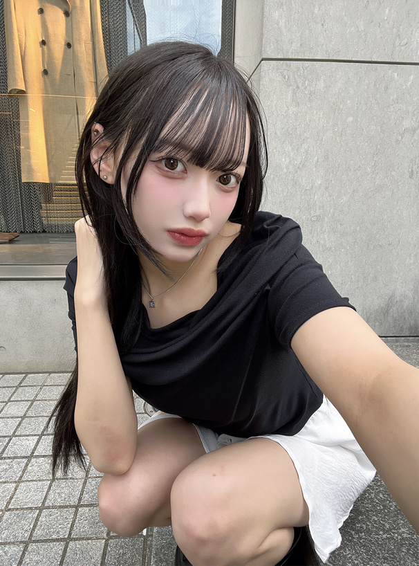 チョーカー付きオフショルダードレープトップス