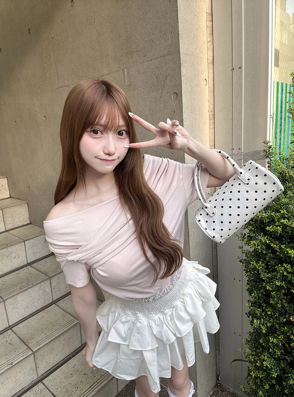 チョーカー付きオフショルダードレープトップス