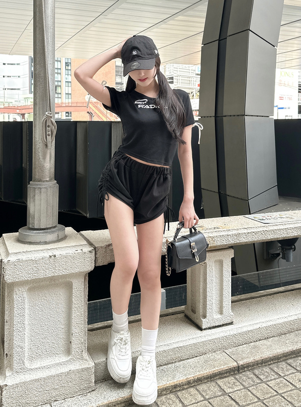サイドラインリボンロゴTシャツ