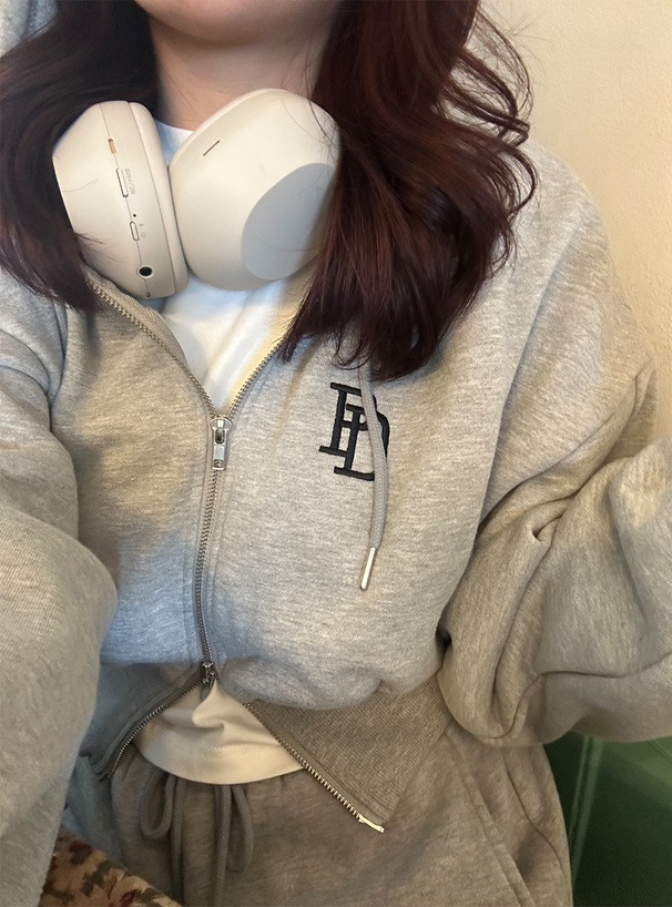 ロゴ刺繍パーカー×ショートパンツスウェットセットアップ