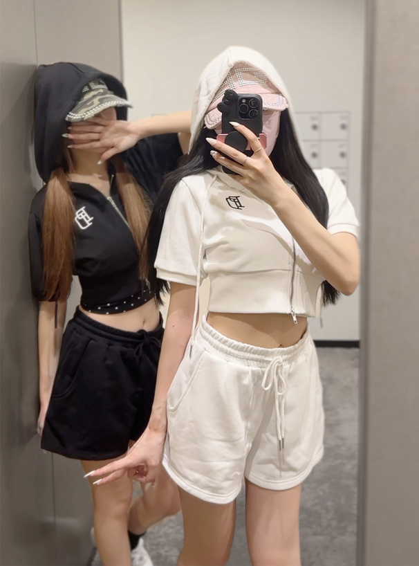 ロゴ半袖パーカー×ショートパンツスウェットセットアップ