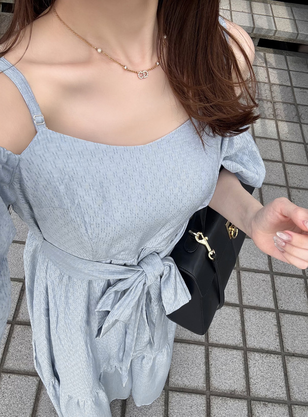 オフショルダーティアードワンピース