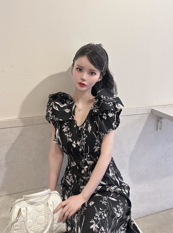 三上悠亜 花柄ショルダーリボンワンピース