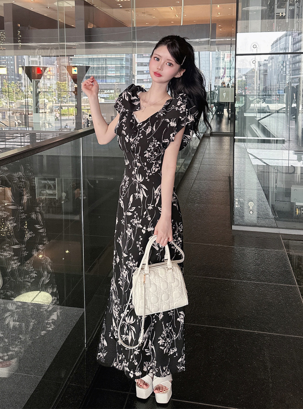 三上悠亜 花柄ショルダーリボンワンピース
