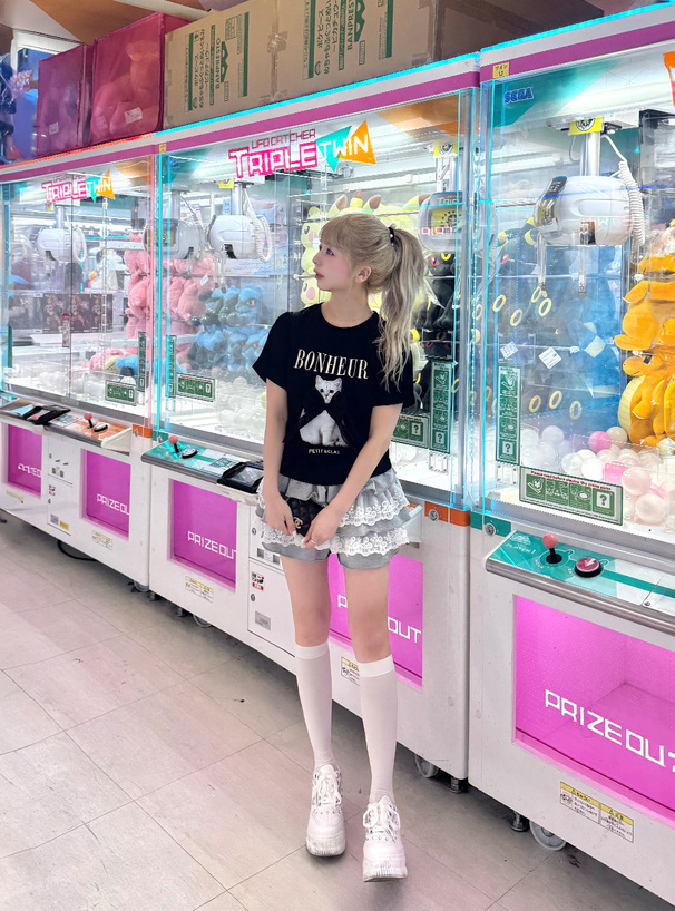 キャットプリントリボンロゴ刺繍Tシャツ
